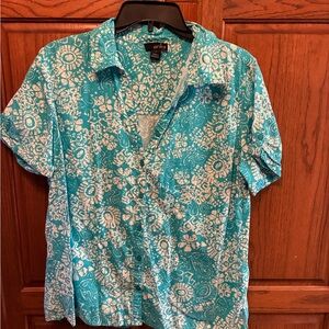 Erika Blue and White Floral women”s short sleeved top size L